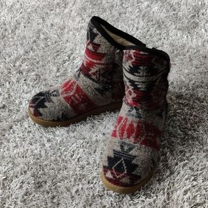 Size 6 Indigo Rd. Boots